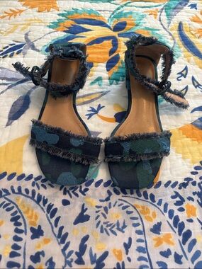 Women’s Frayed Ankle-Strap Sandals in/l Blue/Black